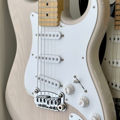G&L Deluxe Legacy Blonde